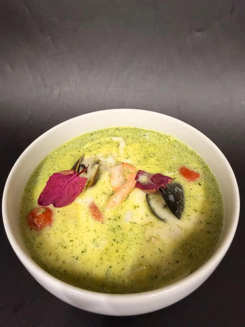 Сливочная уха песто с кус-кусом Сливочная уха песто с кус-кусом