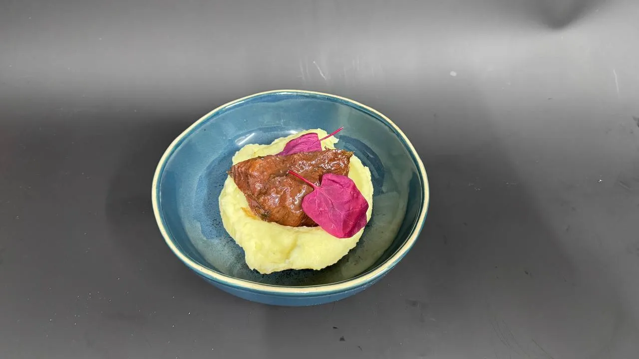 Щечки с картофельным пюре Щечки с картофельным пюре