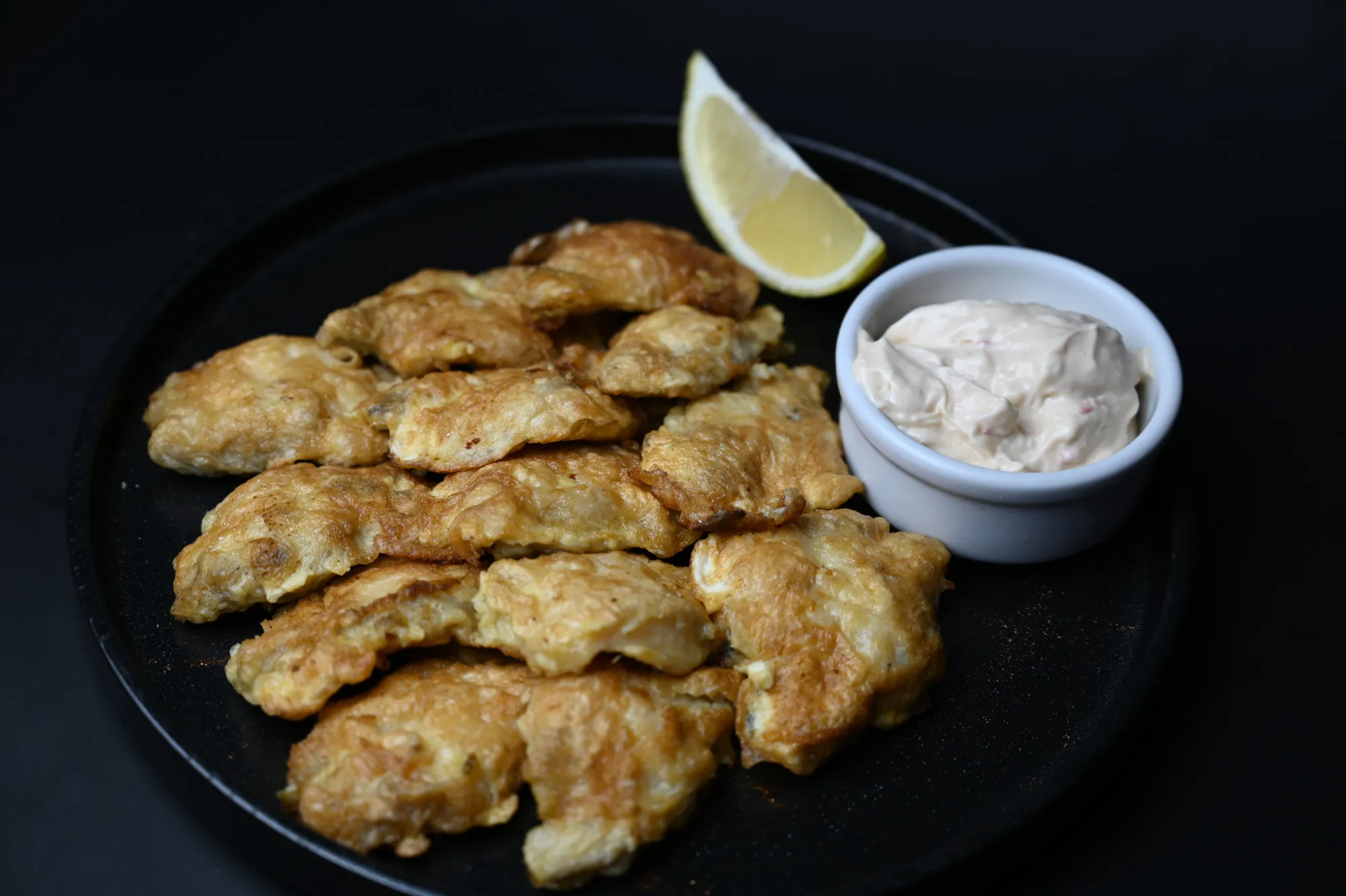 Отбивные из рапанов с кунжутным соусом