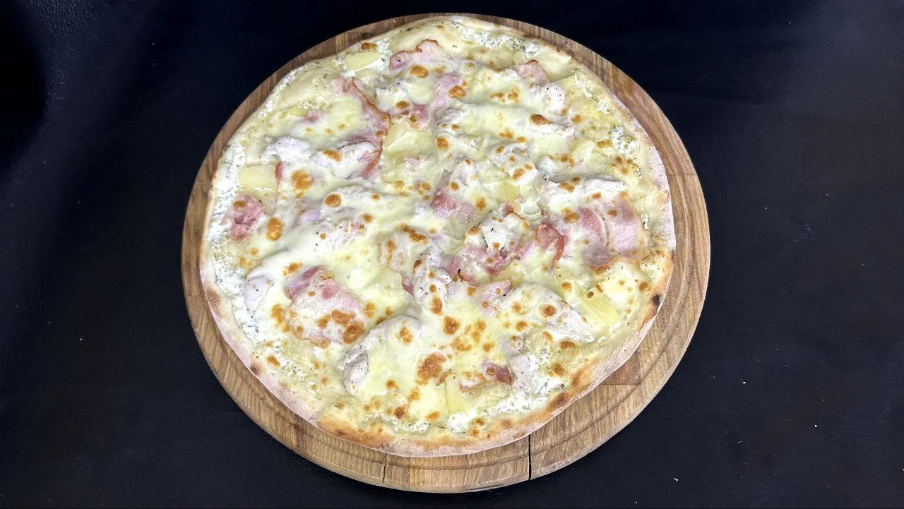 Пицца Гавайская на Белом
