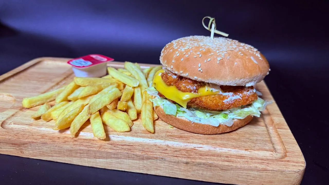 Бургер Surf&Turf +картофель фри